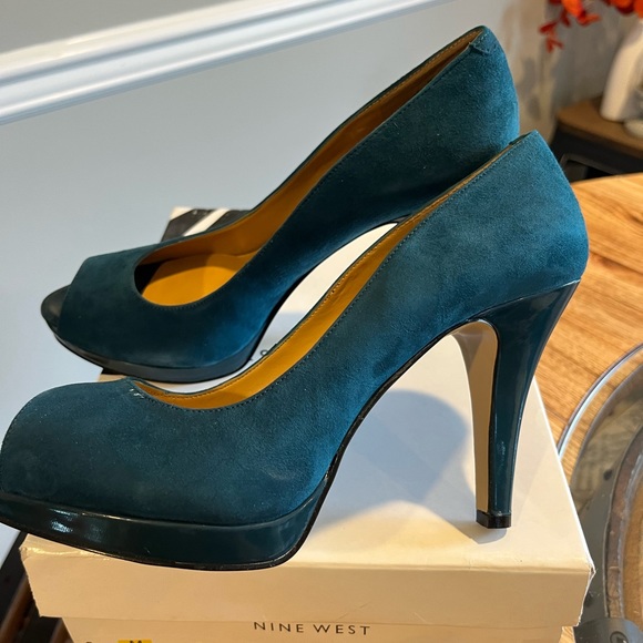 Nine West Green Suede dress Heels MINT Condition!!!- Size 8 - Picture 5 of 14